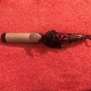 1 1/2 REMINGTON CURLING IRON